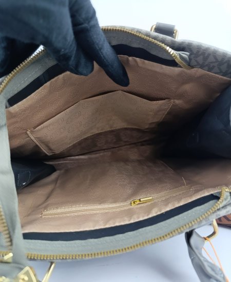 Michael Kors Tote Handbags Black - Image 3