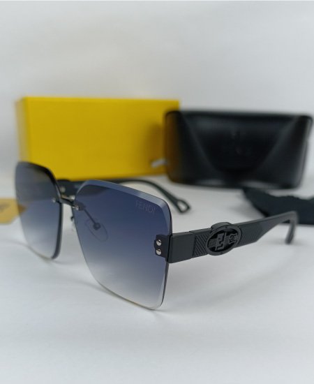 Fendi Women's Sunglasses Black FND013