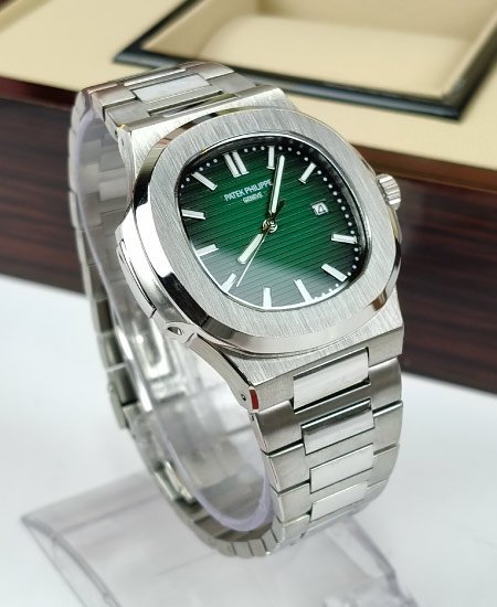 PATEK PHILIPPE Nautilus 5711 Green Auto Watch