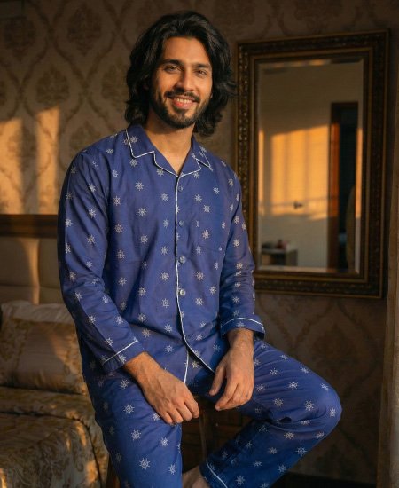 Royal Ship Wheel Night suit